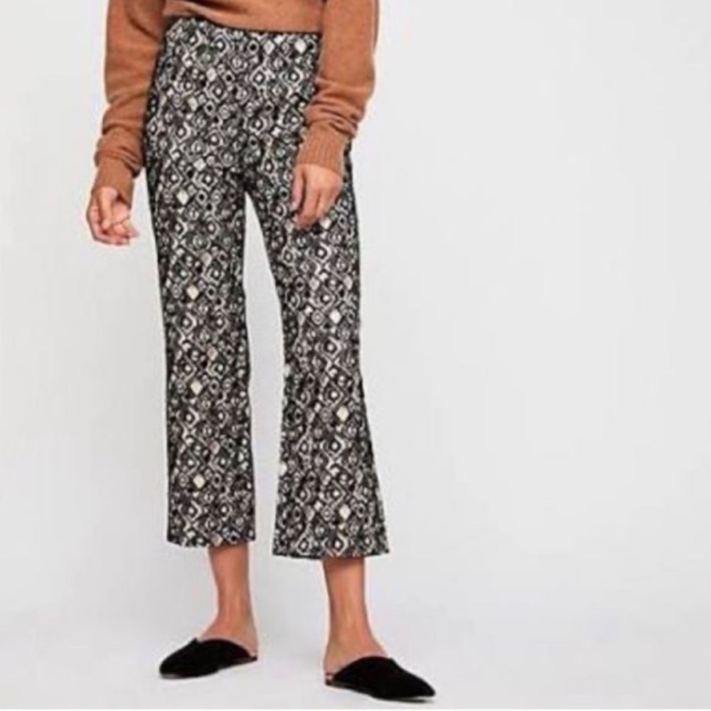 NWT Free People Mod Metallic Kick Flare
Cropped Pant Retail $148 Size: 2